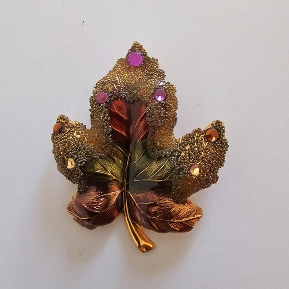 Absolutely gorgeous gold ombre gemstoned textured fall maple leaf brooch luxury! - Picture 4 of 7